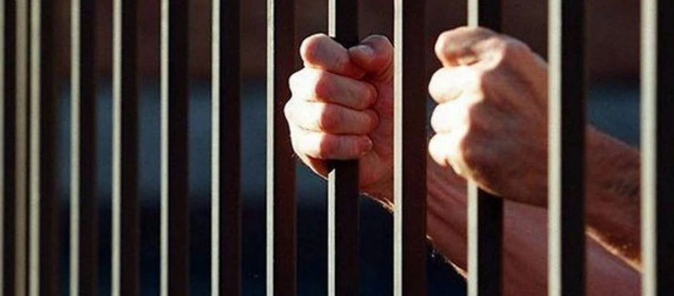 Κρήτη: Πέρασε χασίς στον κρατούμενο σύζυγό της και εξαφανίστηκε